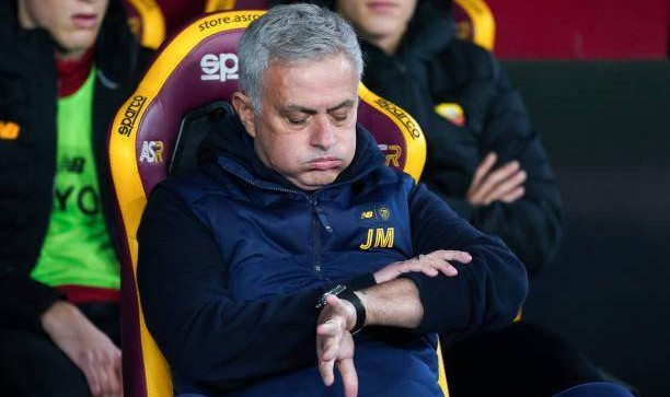 Kaiyun-意杯耻辱出局，穆帅半场连换4人：一周三赛无人可用