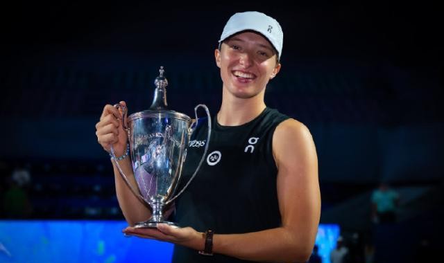 开云登录入口-最后一个月大逆袭！斯瓦泰克首夺总决赛重回第一