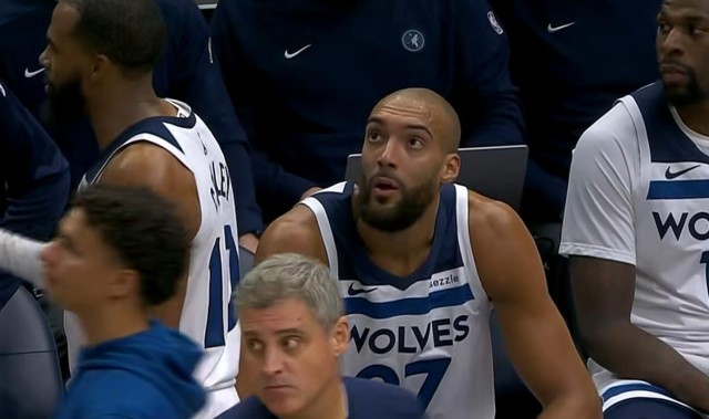 Kaiyun-爱德华兹半场11分，离第三年轻万分先生仅差12分！骑士队4分领先