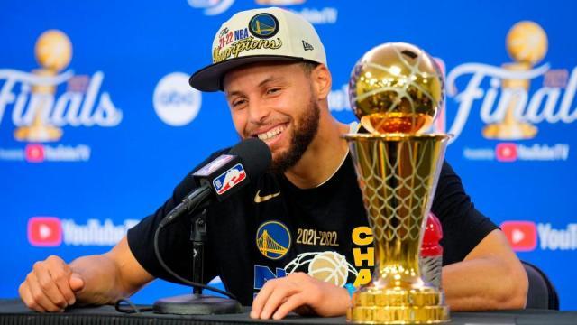 1655718228165058625.jpeg Stephen Curry Golden State Warriors_4.jpeg